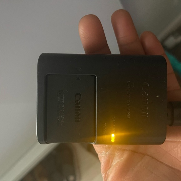 Canon m50 mirror less camera new out of box - Picture 6 of 7